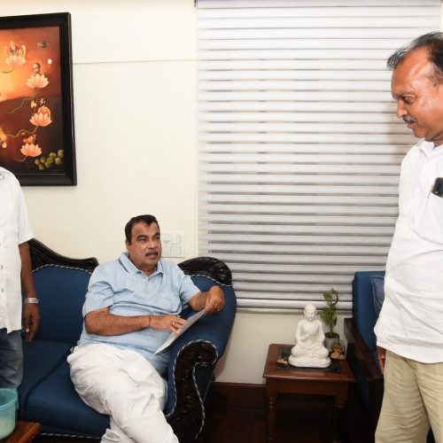 भाजपा जिला अध्यक्ष आनंद कुमार ने केंद्रीय मंत्री नितिन गडकरी को सौंपा ज्ञापन
