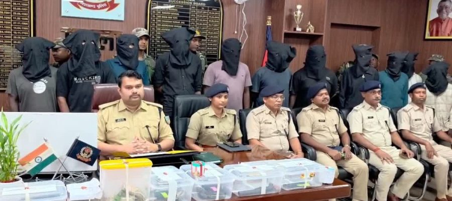 गुमला में अंतरराज्यीय लूट गिरोह का पर्दाफाश, कोरई गैंग के 11 आरोपी गिरफ्तार; सोना-चांदी और हथियार बरामद