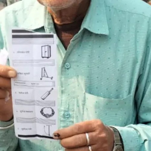 Jharkhand Nikay Chunav: वार्ड 8 में वार्ड 9 की बैलेट पर्ची से मतदान, मतदाताओं का हंगामा