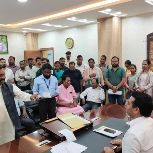 चाईबासा डीसी की टिप्पणी पर भड़के पूर्व सीएम मधु कोड़ा, कहा — “यह जनप्रतिनिधियों का अपमान है”