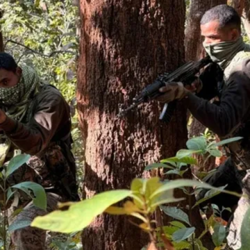 झारखंड के पश्चिमी सिंहभूम में माओवादियों और सुरक्षाबलों के बीच भीषण मुठभेड़, 1 करोड़ के इनामी मिसिर बेसरा की तलाश में सर्च ऑपरेशन जारी