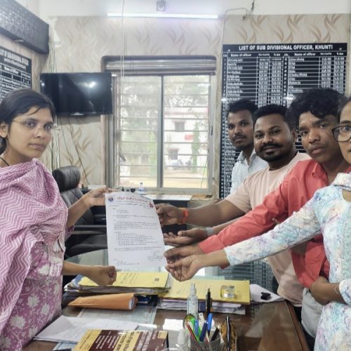 खूंटी में नाबालिग आदिवासी बच्ची से जघन्य घटना के विरोध में ABVP द्वारा प्रशासन को सौंपा ज्ञापन कार्रवाई की मांग।