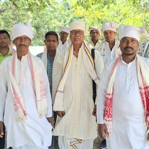 उड़ीसा से पाहनों का जत्था भगवान बिरसा मुंडा की जन्मस्थली उलिहातु पहुंचा, श्रद्धा और उत्साह के साथ किया दर्शन-पूजन
