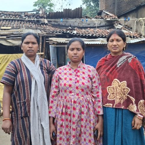 खूंटी टोली में भीषण आगजनी, छह कमरे जलकर राख — लाखों की संपत्ति स्वाहा, बाल-बाल बचे लोग