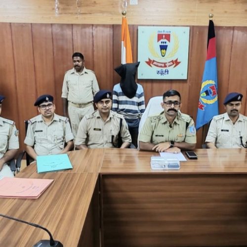 खूंटी पुलिस की बड़ी कार्रवाई, देसी कट्टा के साथ युवक गिरफ्तार