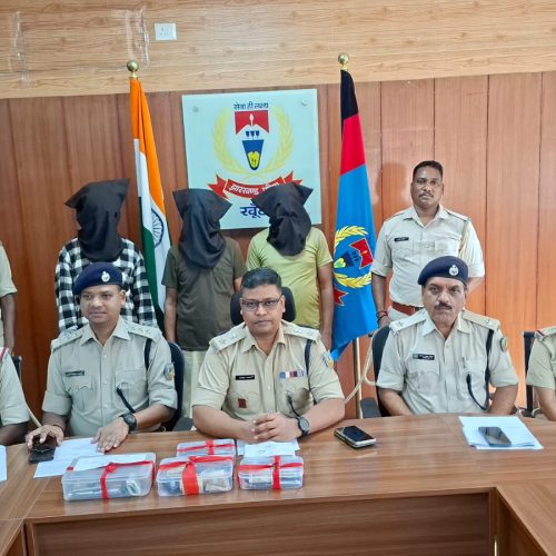 खूँटी पुलिस की बड़ी कार्रवाई: अवैध हथियार तस्करी के मामले में तीन गिरफ्तार, पिस्टल और गोलियां बरामद