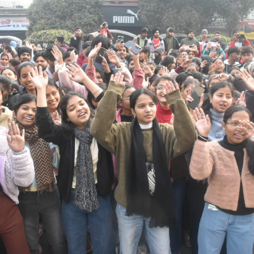 Jam Street Jamshedpur: कड़ाके की ठंड में भी सड़क पर उमड़ा जनसैलाब, खेलकूद और डांस का लगा तड़का