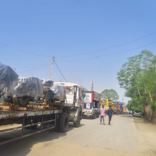 पलामू में पेयजल संकट पर फूटा ग्रामीणों का गुस्सा, बाल्टी-बर्तन लेकर सड़क पर उतरे लोग, पांकी-मेदिनीनगर हाईवे तीन घंटे से जाम
