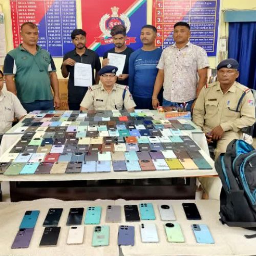 बरहड़वा स्टेशन पर RPF की बड़ी कार्रवाई, 58 लाख रुपये के 174 चोरी के मोबाइल के साथ दो युवक गिरफ्तार