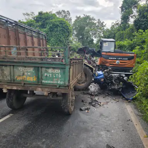 लातेहार में ट्रैक्टर और चेचिस की टक्कर: मजदूर की मौत, महिला गंभीर रूप से घायल
