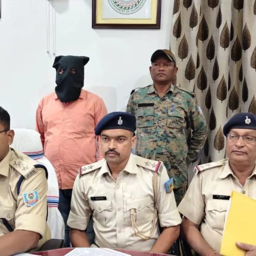चाईबासा में बड़ी वारदात की साजिश नाकाम: अवैध लोडेड पिस्टल के साथ जमीन कारोबारी गिरफ्तार