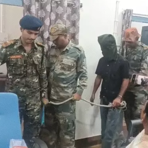 जामताड़ा में साइबर ठग गिरफ्तार: असम से लाए सिम कार्ड बेचकर करता था ठगी