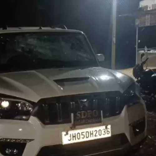 चाईबासा में पुलिस-ग्रामीणों के बीच हिंसक झड़प: नो-एंट्री की मांग पर बवाल, लाठीचार्ज और आंसू गैस से मचा हड़कंप