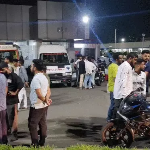 जमशेदपुर के गांधीनगर में युवक पर फायरिंग: घर में घुसकर चली दो गोलियां, टीएमएच में चल रहा इलाज