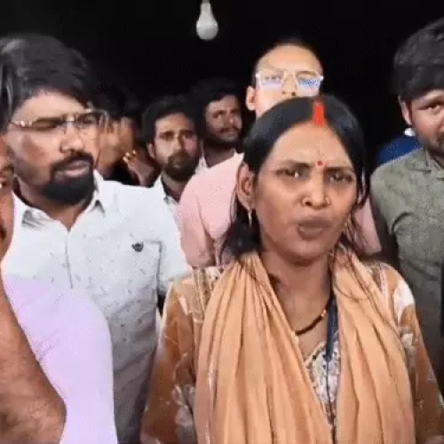 हजारीबाग में महिला सीएससी संचालिका से 2.52 लाख की लूट, बदमाशों ने पिस्टल सटाकर बाहर से बंद किया शटर