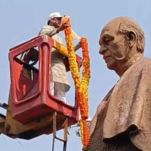 सांसद ढुल्लू महतो ने कानून व्यवस्था पर उठाए सवाल:धनबाद गोलीकांड पर कहा- अपराधी कर रहे तांडव, सरकार ट्रांसफर-पोस्टिंग में व्यस्त