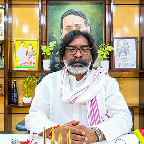 अब झारखंड में नया बम! पोस्टर हटे, साथी गायब और दिल्ली में हेमंत के कदम—क्या राजनीति नया संकेत दे रही है?