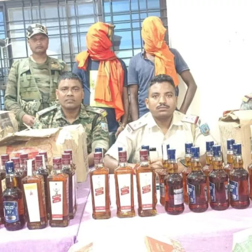 Foreign Liquor Smuggling: पलामू में विदेशी शराब तस्करी गिरोह का पर्दाफाश, 14 पेटी शराब सहित दो गिरफ्तार