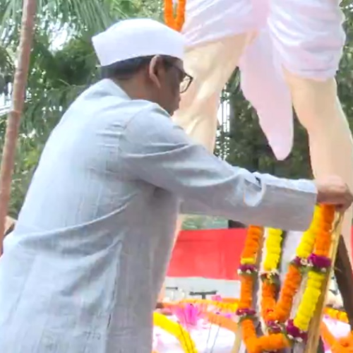 Gandhi Jayanti 2025 : गांधी जयंती पर बापू वाटिका में राष्ट्रपिता महात्मा गांधी को श्रद्धांजलि