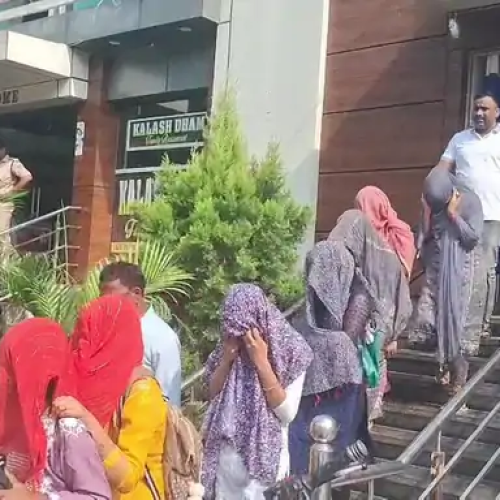 गिरिडीह में होटल कलश धाम का सेक्स रैकेट पकड़ा, प्रशासन ने होटल सील किया