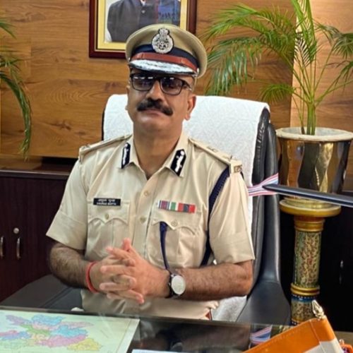 घूसखोर अधिकारियों को जेल भेजवाएं, इसके लिये पुलिस ने जारी किया फोन नंबर।