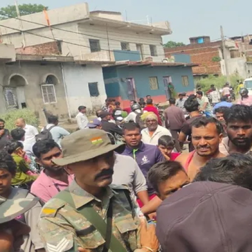 दाखिल-खारिज में देरी से परेशान युवक मोबाइल टावर पर चढ़ा, हजारीबाग में हड़कंप