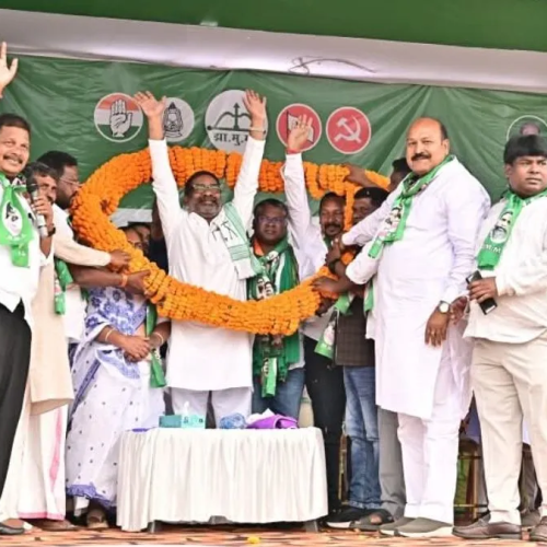 Ghatshila By-Election : ‘एक तरफ़ व्यापारियों की जमात, दूसरी तरफ़ गरीब आदिवासी-मूलवासी’ — हेमंत सोरेन की घाटशिला में हुंकार