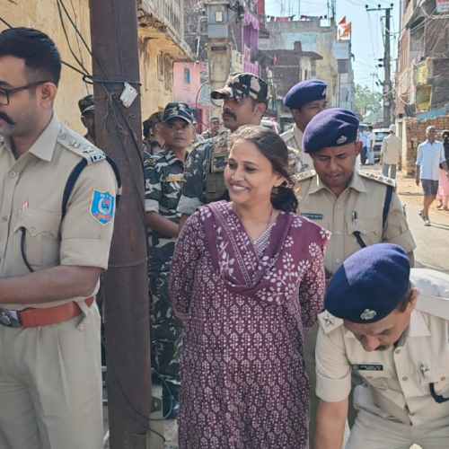 बकरीद पर खूंटी पुलिस की अनोखी पहल, एसपी ऋषभ गर्ग ने बच्चों को बांटी चॉकलेट और लोगों को दी ईद की मुबारकबाद