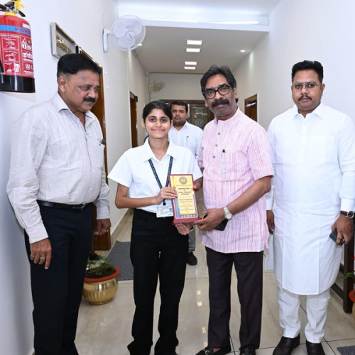 आराध्या राय की रचनात्मकता को मिला सम्मान, JCSTI लोगो डिजाइन प्रतियोगिता में रहीं अव्वल