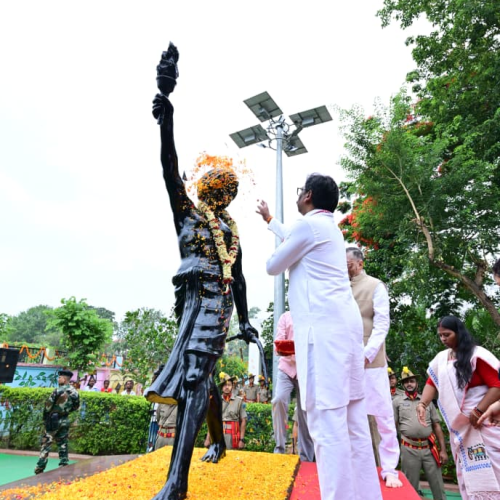 भगवान बिरसा मुंडा की पुण्यतिथि पर उमड़ा श्रद्धा का सैलाब, राज्यपाल और मुख्यमंत्री ने दी श्रद्धांजलि