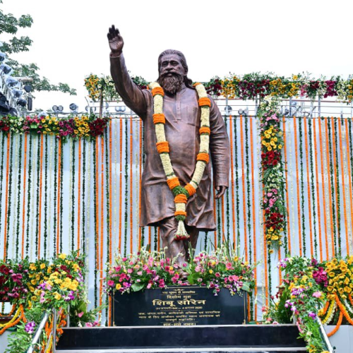 रामगढ़ में दिशोम गुरु शिबू सोरेन की 14 फीट ऊंची प्रतिमा का अनावरण, CM हेमंत सोरेन ने दी श्रद्धांजलि