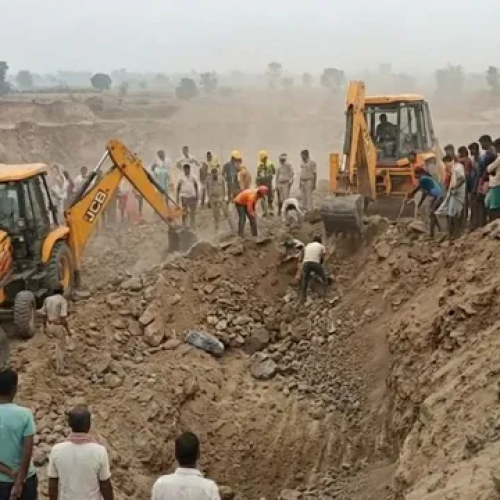जामताड़ा में अवैध खनन के दौरान बड़ा हादसा: बंद कोयला खदान की चाल धंसी, 8 लोगों के मलबे में दबने की आशंका