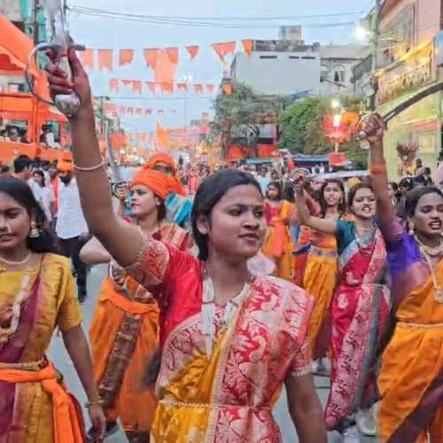 रामनवमी पर हजारीबाग में दिखा महिला सशक्तिकरण का अनोखा रूप, आर्य कन्या गुरुकुल की ब्रह्मचारिणियों ने किया शौर्य प्रदर्शन