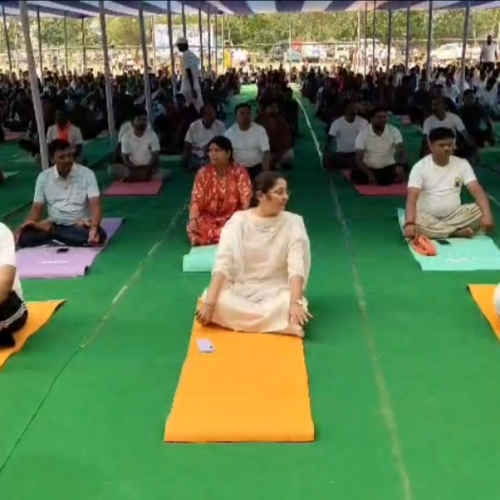योग दिवस कार्यक्रम में भड़कीं विधायक नीरा यादव, अधिकारियों पर लगाया प्रोटोकॉल उल्लंघन का आरोप