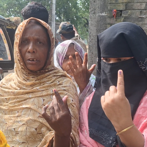 बंगाल चुनाव का असर सीमावर्ती इलाकों तक: पाकुड़ में कड़ी सुरक्षा के बीच शमशेरगंज में शांतिपूर्ण मतदान, मतदाताओं में भारी उत्साह