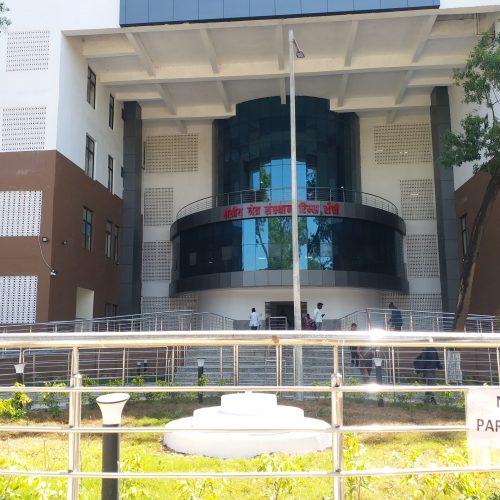 रिम्स के क्षेत्रीय नेत्र संस्थान में डॉक्टरों की भारी कमी, 100 करोड़ के आधुनिक भवन के बावजूद मरीजों को परेशानी