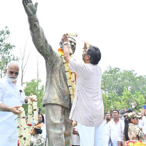 झारखंड आंदोलन के अग्रणी नेता दुर्गा सोरेन की पुण्यतिथि पर भावुक हुए सीएम हेमंत सोरेन, कहा- उनके संघर्ष और योगदान को कभी भुलाया नहीं जा सकता