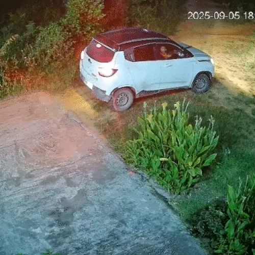 गढ़वा में व्यवसायी के घर फायरिंग, इलाके में दहशत, कुख्यात अपराधी रवि तिवारी ने चला दी गोलियां; CCTV में कैद हुई पूरी घटना