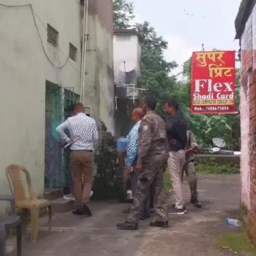 धनबाद में NIA-ATS की बड़ी कार्रवाई: वासेपुर में शाहबाज अंसारी के घर छापेमारी, कैश मशीन लेकर गिनती
