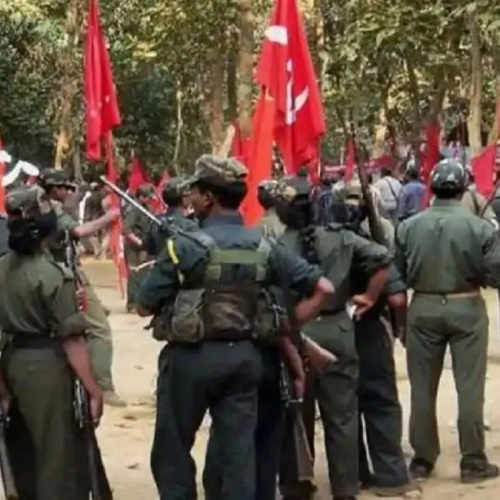 Gumla Poster Creates Panic: प्रखंड कार्यालय के गेट पर माओवादियों ने चिपकाया पर्चा, पुलिस को दी खुली चुनौती — इलाके में मचा हड़कंप