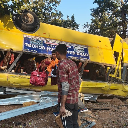 झारखंड बस हादसाः शादी की खुशियां मातम में बदलीं, बस पलटने से 9 की मौत, 50 से ज्यादा घायल