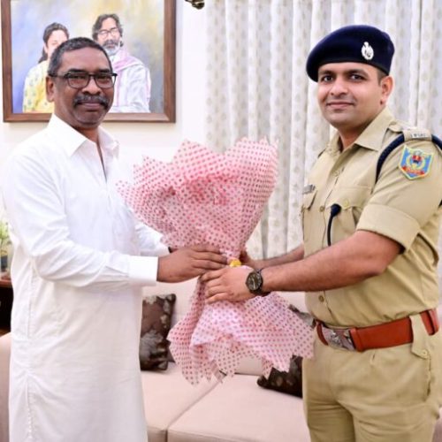 मुख्यमंत्री हेमंत सोरेन से पुलिस अधिकारियों की शिष्टाचार भेंट – Ranchi News