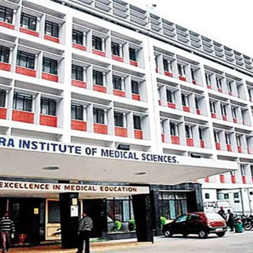 रिम्स शासी परिषद बैठक: निदेशक और स्वास्थ्य मंत्री में छुट्टी पर बहस, सांसद ने शांत कराया मामला