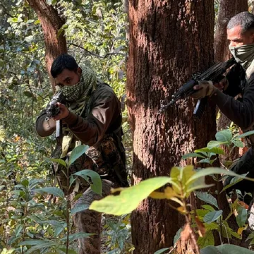 झारखंड में बड़ा नक्सली सरेंडर: एक साथ 25 माओवादियों के आत्मसमर्पण की तैयारी, सारंडा में घटेगा नक्सल प्रभाव