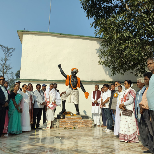 वीर बिरसा मुंडा की 150वीं जयंती पर सांसद कालीचरण मुंडा ने उलीहातू में अर्पित किए श्रद्धा सुमन