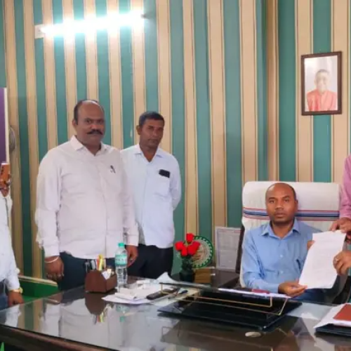 100 दिन बाद खत्म हुई मनरेगा कर्मियों की हड़ताल, मारगोमुंडा में काम पर लौटे रोजगार सेवक