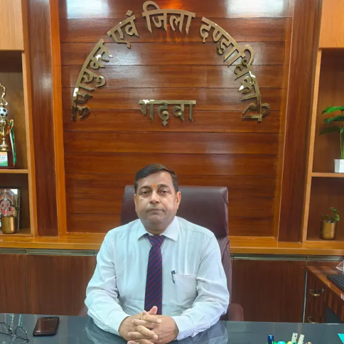 गढ़वा में मतदाता पुनरीक्षण के नाम पर पैसे मांगना पड़ा भारी, बीएलओ कुसुम देवी निर्वाचन कार्य से हटाई गईं